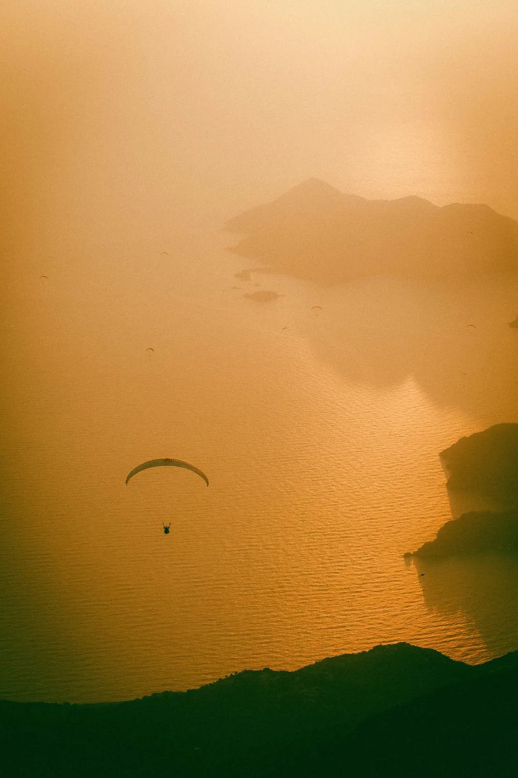 Voo de parapente em Niterói, passeio para quem faz escala no Rio