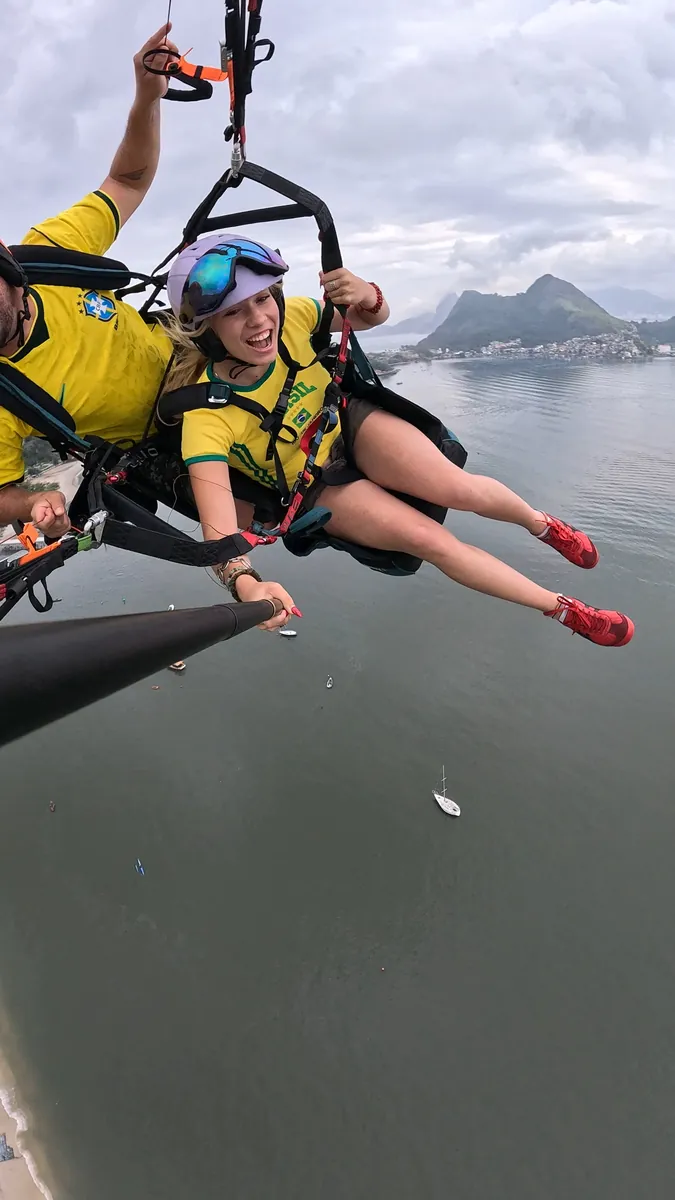 Vista da vegetação de Niterói durante o voo de parapente